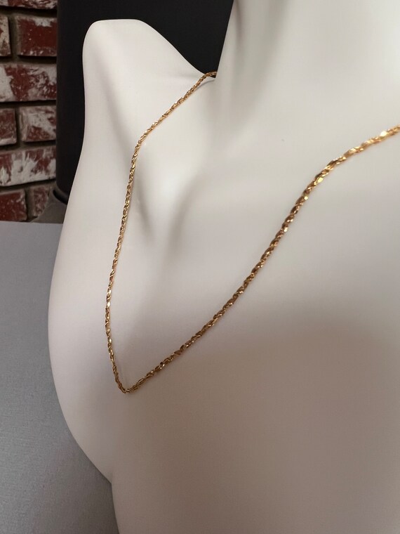14K Solid Gold Chain. Has a Beautiful Design. 16". A … Gem