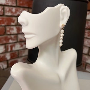 Vintage 14K Solid Gold Dangling Earrings with Pearls. Elegant and Stylish.