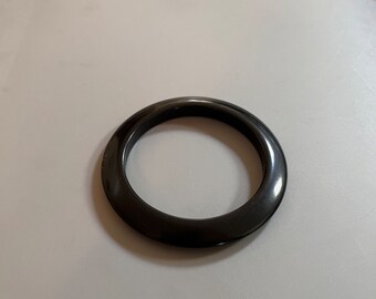 Vintage Plastic Bangle. A Fun Addition to Your Outfits. A Nice Gift.