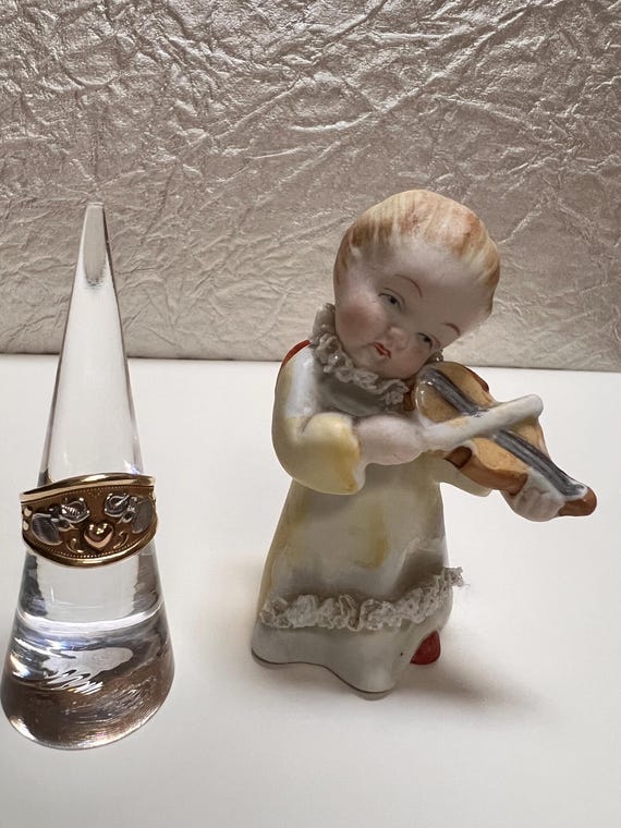 14K Solid Gold Ring. Has two beautiful elephant d… - image 7