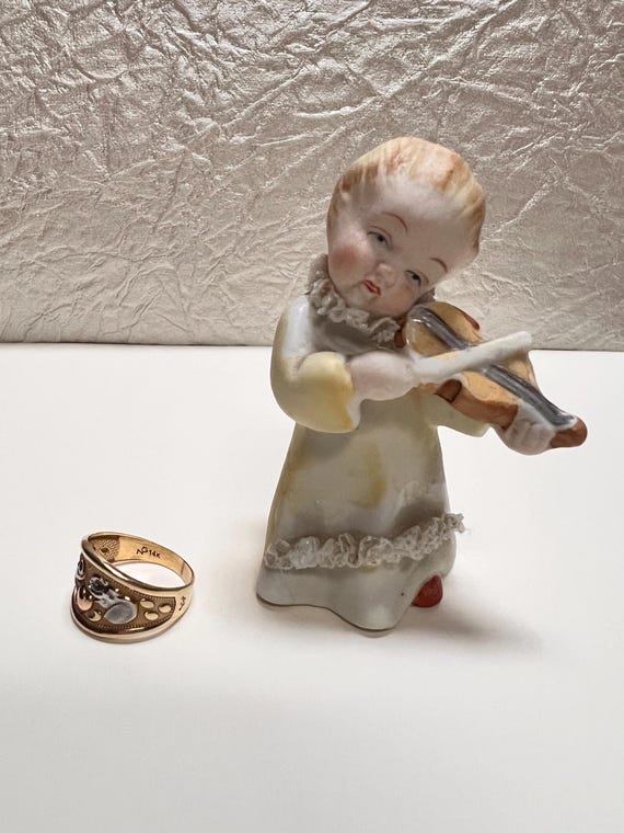 14K Solid Gold Ring. Has two beautiful elephant d… - image 4