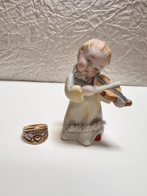 14K Solid Gold Ring. Has two beautiful elephant d… - image 1