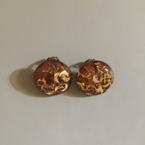 Vintage Lucite Confetti Clip On Earrings. Has Beautiful Confetti. A Nice Gift to Someone Special. A Fun Addition to Your Outfits.