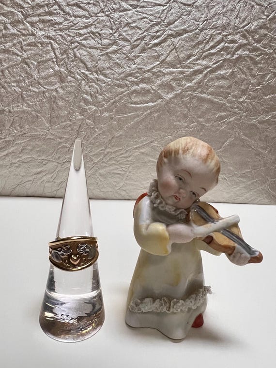 14K Solid Gold Ring. Has two beautiful elephant d… - image 16