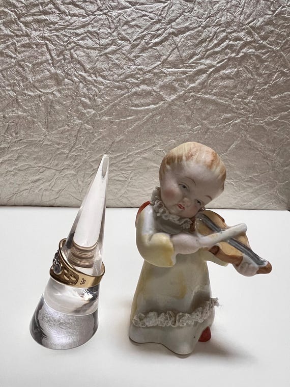 14K Solid Gold Ring. Has two beautiful elephant d… - image 17