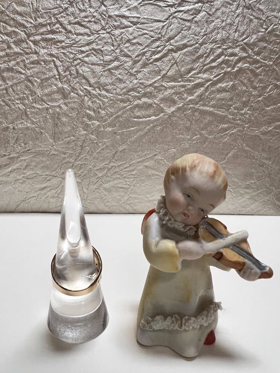 14K Solid Gold Ring. Has two beautiful elephant d… - image 18