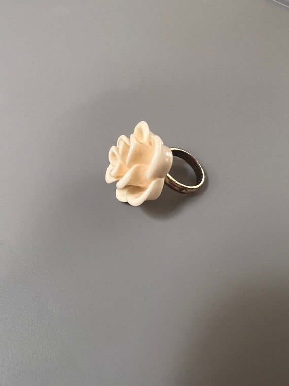 Plastic flower ring clearance
