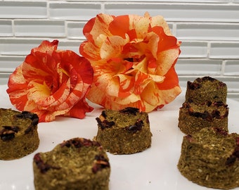 Dandelion & Hibiscus Rose Bud Treats for Rabbits