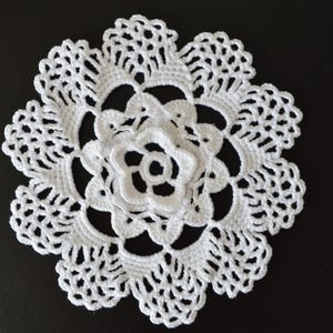 Crochet Doily/ White Doily/ White Small doily with Flower in the middle/ Little Flower Coaster/ Crochet Flower doily/ Doily 12cm(4.7 inches)