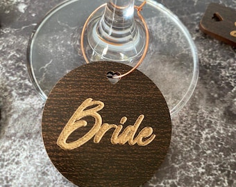 Dijes rústicos personalizados para vino de boda, marcadores para copas de vino, etiquetas para bebidas personalizadas, etiquetas para vino con nombre, etiquetas de madera para bebidas