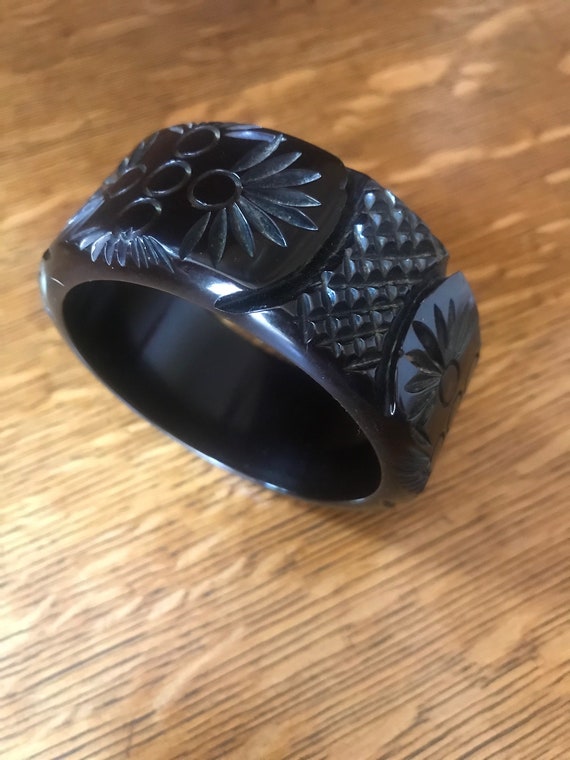 Beautiful vintage, deeply carved black bakelite br