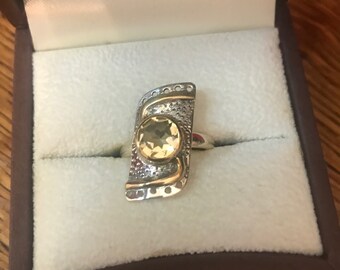 Beautiful Estate Auction vintage silver and gold accents ring, with a 2.00 CTW citrine stone in the center.