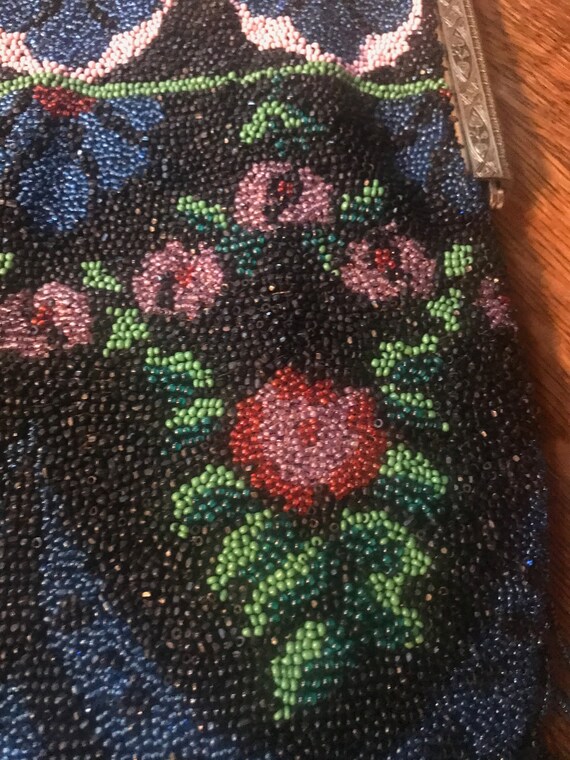 An amazing substantial vintage beaded purse with … - image 3