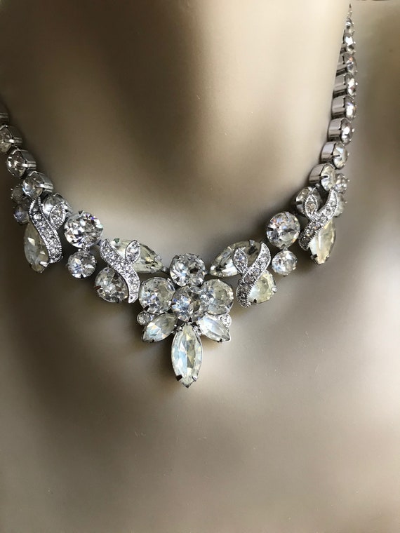 Beautiful WEISS  clear rhinestones necklace....