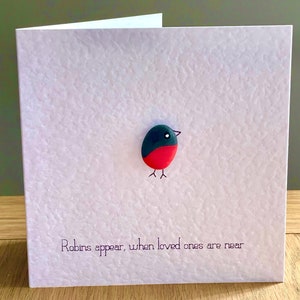 Cartão de arte feito à mão quando Robins estão perto de seixo, aniversário, dia dos namorados, casamento, noivado, celebrações especiais feitas sob encomenda