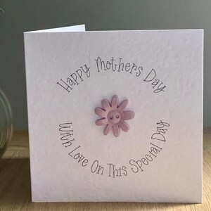 Biglietto d'auguri fatto a mano con bottoni floreali per la festa della mamma, vuoto all'interno o personalizzato su ordinazione.