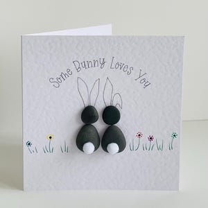 Handgefertigte Pebble Art Karte 'Some Bunny Loves You', Geburtstag Jahrestag Valentinstag Hochzeit Verlobung Ostern Feier auf Bestellung