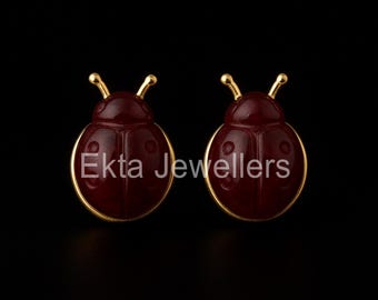 Pendientes de mariquita de piedra roja tallada: joyería de insectos de plata de ley bañada en oro