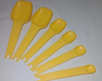 Juego de cucharas medidoras apilables Tupperware Daffodil amarillas sin anilla en D