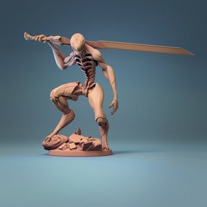 Könnte beinhalten: Eine detaillierte, beigefarbene Figur eines humanoiden Wesens mit einem Skelett, das ein großes Schwert hält. Die Figur steht auf einem felsigen Sockel.
