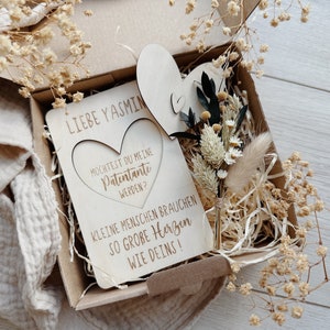 Willst du meine Patentante werden || Holzkarte mit Herzausschnitt und Mini Trockenblumenstrauß in Geschenkbox || Patentante