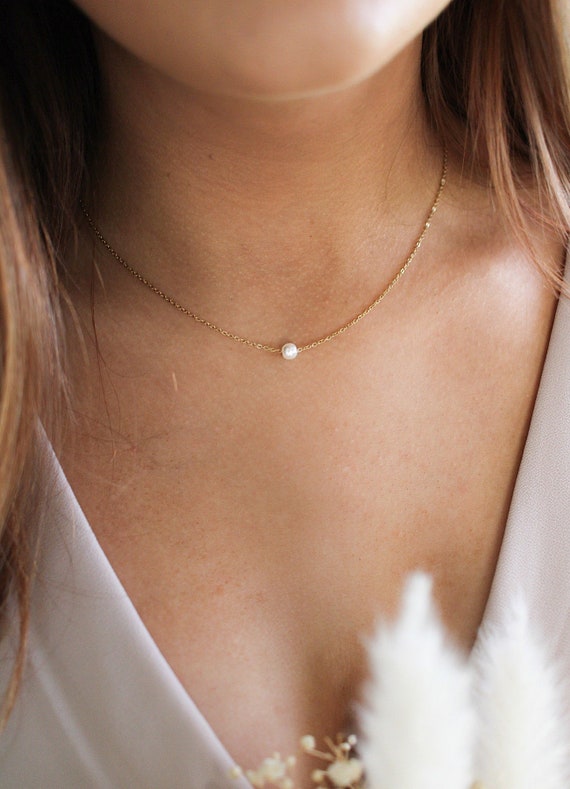 Dainty Flower Pearl Station Necklace | Caitlyn Minimalist