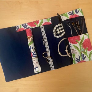 Pochette à bijoux de voyage fait main cadeau fête des mères artisanal tissu indien block print rouleau trousse nomade femme anniversaire