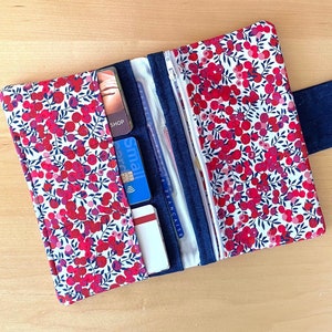 Grand portefeuille tissu Liberty cadeau fête des mères maman artisanal fait main porte monnaie porte cartes passeports femme anniversaire