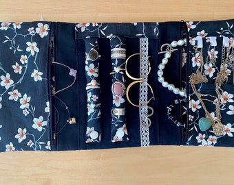 Pochette à bijoux de voyage rangement trousse nomade rouleau tissu sakura japonais fleurs cerisiers cadeau femme Fête des mères anniversaire