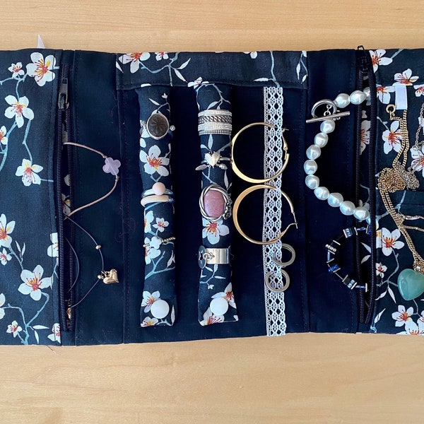 Pochette à bijoux de voyage rangement trousse nomade rouleau tissu sakura japonais fleurs cerisiers cadeau femme Fête des mères anniversaire