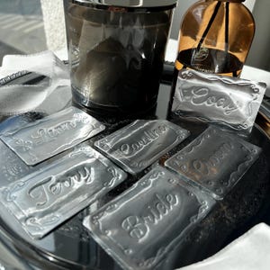 silver foil place cards. Wedding decor, wedding name cards. Handmade product, vintage decor. 5 silver place cards, with names and vintage frame