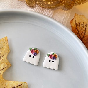 Cute mashroom earrings |polymer clay earrings|spooky season| Halloween earrings | fall earrings | magical earrings.
