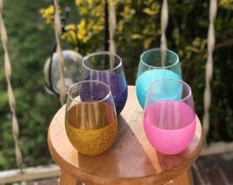 Taças de vinho sem haste com brilho