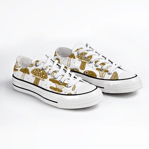 Chaussures en toile unisexes à imprimé champignon bas, champignons trippants, jardin de base de chalet, amateurs de champignons, cadeau pour collectionneur de champignons, cadeau de champignons