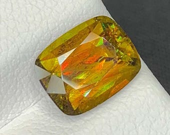 Pedra preciosa esfenóide brilhante: lapidação redonda amarela/verde, 2,78 quilates