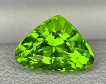 Natural Peridot Gemstones, Top Color Peridot Loose Gemstone From Pakistan -   1.59 carats    8*6*5 mm