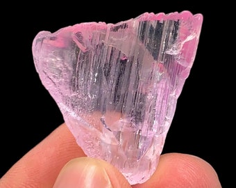 Pink Kunzit Kristall: Heilstein in Bergform aus Afghanistan