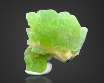 Tree Shape Peridot Crystal , Damage Free Olivine Peridot Crystal from Supat Mine Pakistan - 39.90  Carat ,   29.5*25.5*11 mm