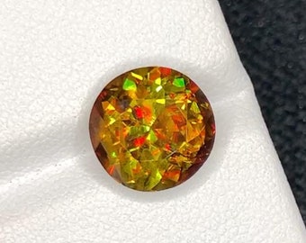 Pedra preciosa esfenoidal brilhante: lapidação redonda amarela/verde, 4,73 quilates