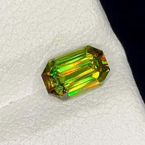 Sphène Jaune Naturelle 20,65 Ct - Radiant Cut, Certifiée IGL, Superbe Pierre Précieuse