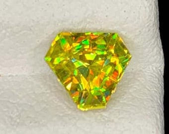 Gema de Titanita Esfena Natural, Esfena Brilhante com Formato Fantasia, Ideal para Anel, Pedra do Nascimento de Junho