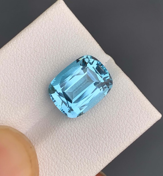 Electric blue topaz deals
