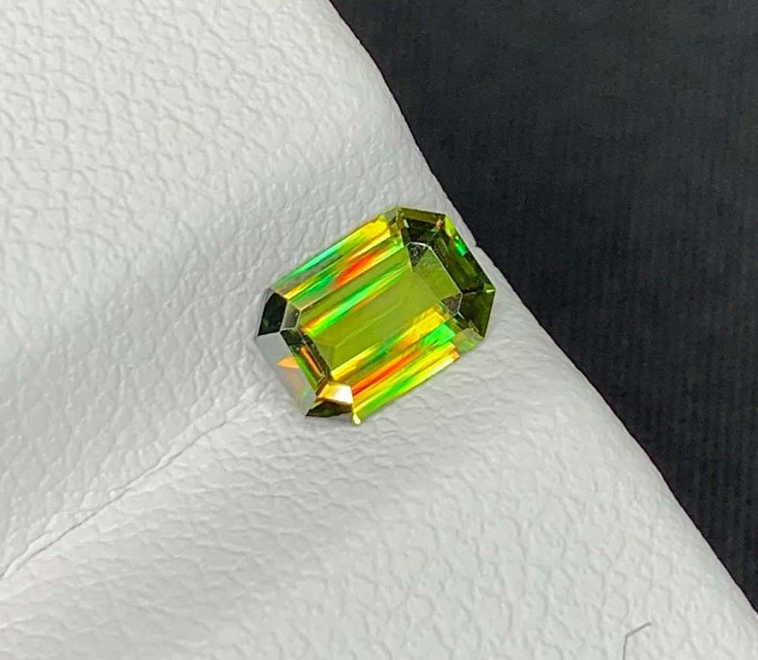 Pierre Précieuse Sphène Vert Jaune – Madagascar – 8 X 5.4 Mm – 0.85 Carat – Naturelle