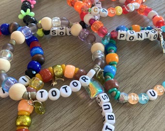 Ghibli inspirierte Kandi Armbänder