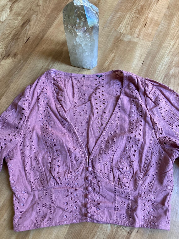 cream organic eyelet puff sleeve tied crop top ... S to M ,,,