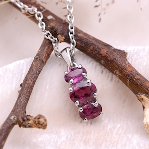Natural Rhodolite Garnet Gemstone Fancy Pendant 925 Sterling Silver ~ Garnet Silver Handmade Oval Cut Pendant Jewelry Gifts For Her ~ STP17