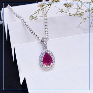 Rubinpärondropphänge i sterlingsilver ~ Naturlig rubin ädelsten 925 silver handgjort droppformat hänge halsband smycken presenter till henne ~ RB0043
