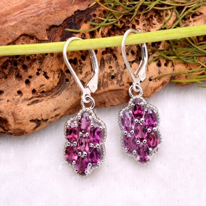Orecchini a forma di fiore in argento sterling con granato rodolite ~ Orecchini pendenti in argento con pietra preziosa naturale granato ~ Ganci a leva ~ Idee regalo ~ SRP14