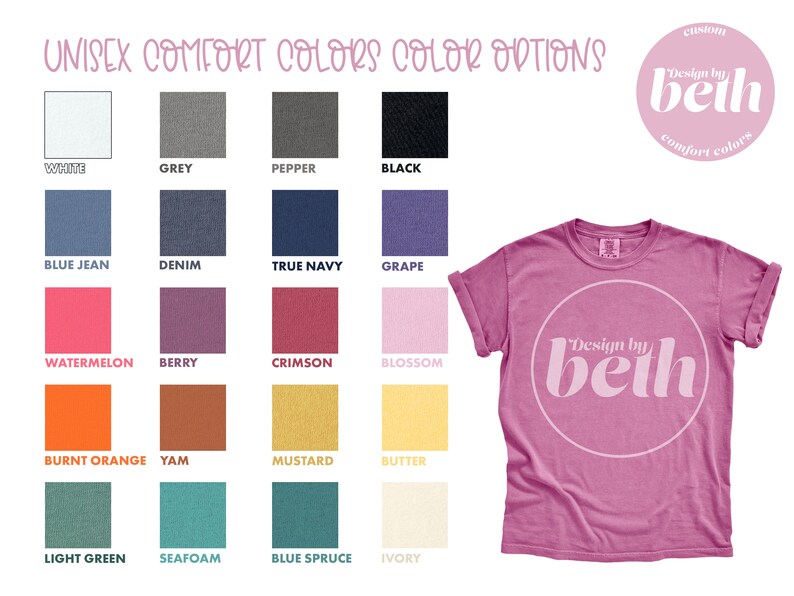 K&ouml;nnte beinhalten: Ein pinkfarbenes T-Shirt mit hochgekrempelten &Auml;rmeln, das ein kreisf&ouml;rmiges Design mit dem Text "Design by beth" in Schreibschrift zeigt. Das Bild zeigt auch eine Farbkarte mit verschiedenen Farbt&ouml;nen, darunter Wei&szlig;, Grau, Schwarz, Blau, Rosa, Orange und Gr&uuml;n.