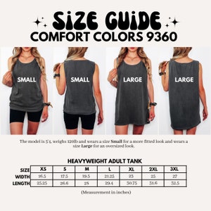 Op de afbeelding: Maattabel voor een zwaargewicht tanktop voor volwassenen in verschillende maten van XS tot 3XL. De tabel toont de breedte- en lengtemaat in inches voor elke maat.